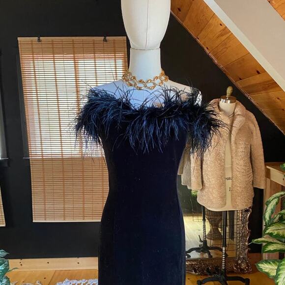 Vintage Velvet Gown Feather Neckline - Picture 11 of 11